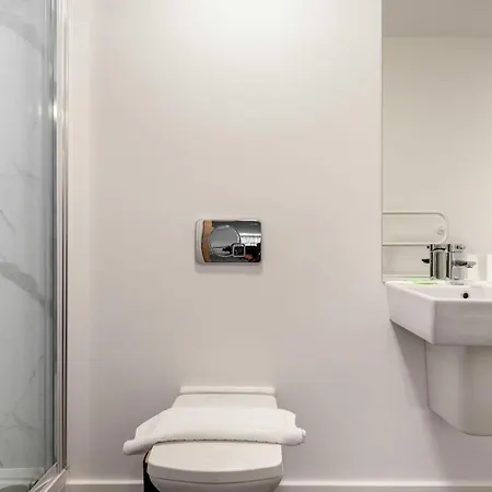 Contemporary 1 Bedroom In *